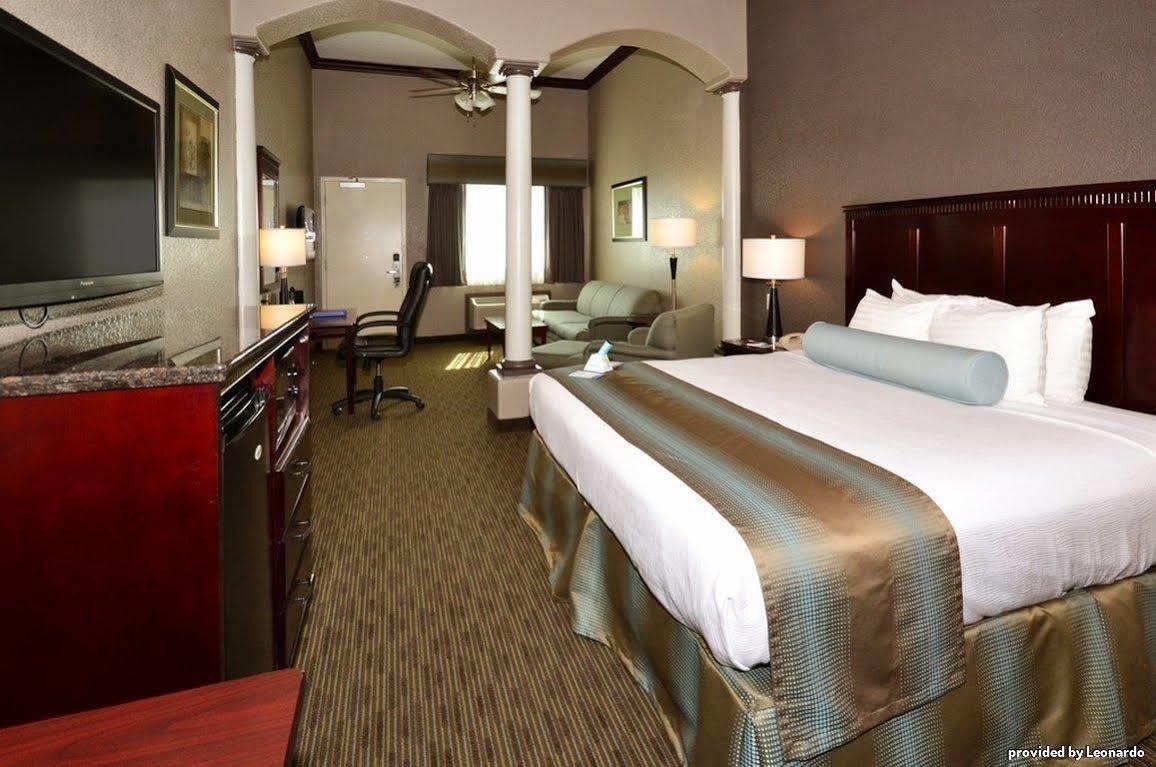 Best Western Plus Main Street Inn Brawley Room photo